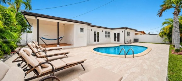 5 dormitorios villa en venta en Miami, Miami-Dade, Florida, USA № 614930 2