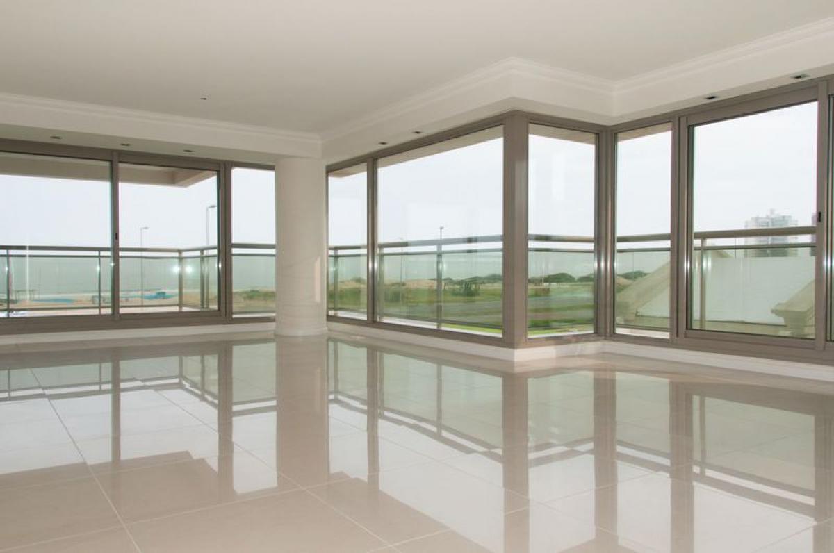 4 bedrooms Apartment in Maldonado, Uruguay No. 12363