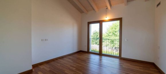 3 Schlafzimmer Villa in Udine, Italy, Nr. 366057 44