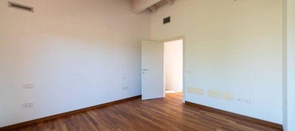 3 Schlafzimmer Villa in Udine, Italy, Nr. 366057 4