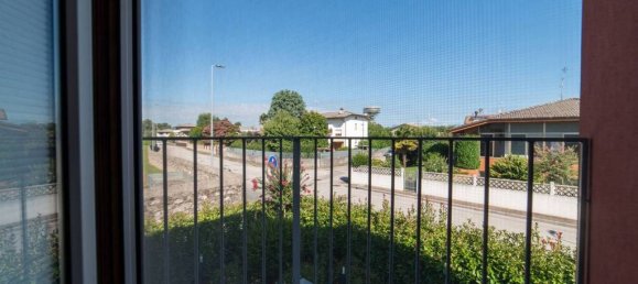 3 Schlafzimmer Villa in Udine, Italy, Nr. 366057 9