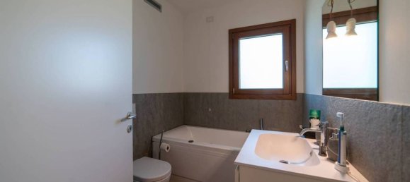 3 Schlafzimmer Villa in Udine, Italy, Nr. 366057 12