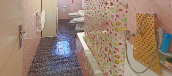 1 bedroom Apartment in Florence, Italy No. 358770 10