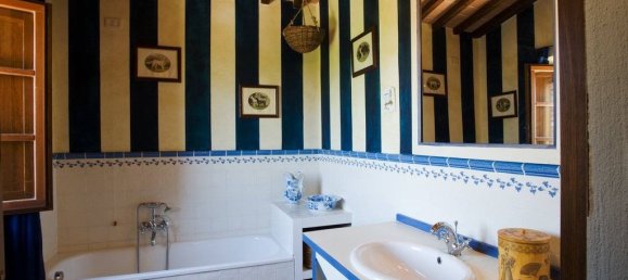 8 bedrooms House in Sarteano, Italy No. 81983 14