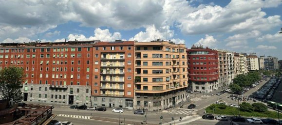 4 bedrooms Apartment in Milan, Italy No. 338793 3