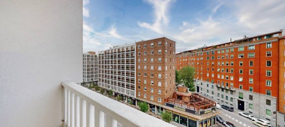 4 bedrooms Apartment in Milan, Italy No. 338793 2