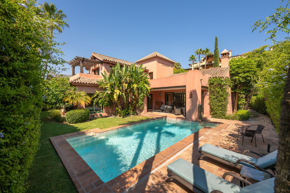 4 Schlafzimmer Villa in Estepona, Spain, Nr. 184895