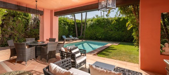 4 Schlafzimmer Villa in Estepona, Spain, Nr. 184895 2