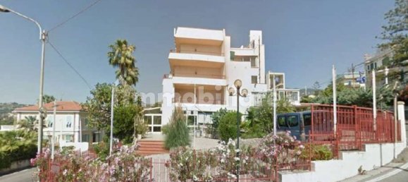 Отель, гостиница с 5 комнатами в Санремо, Италия № 267260 9