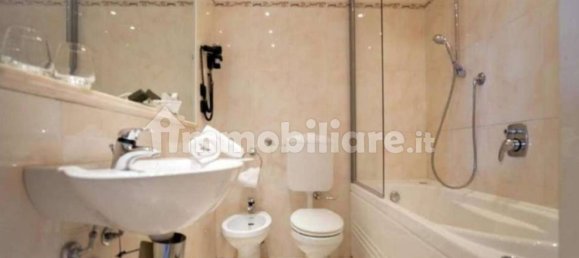 Отель, гостиница с 5 комнатами в Санремо, Италия № 267260 11