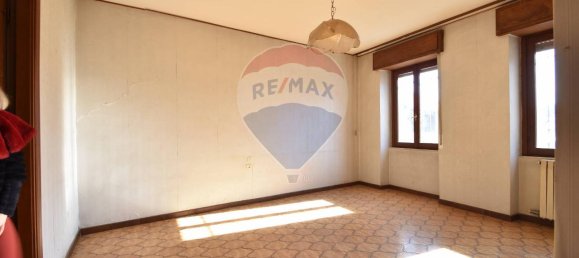 8 rooms House in Casorate Sempione, Italy No. 153908 21