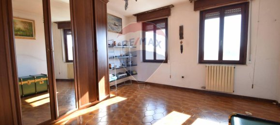 8 rooms House in Casorate Sempione, Italy No. 153908 11