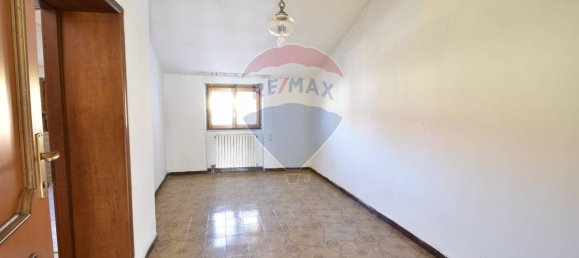 8 rooms House in Casorate Sempione, Italy No. 153908 16