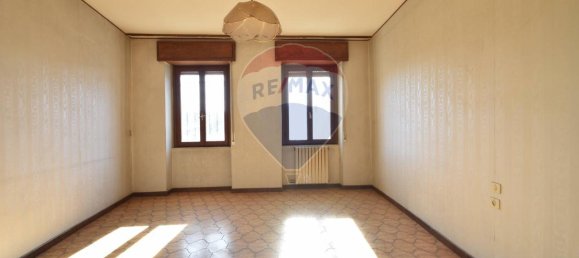 8 rooms House in Casorate Sempione, Italy No. 153908 19