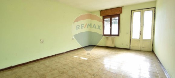 8 rooms House in Casorate Sempione, Italy No. 153908 17