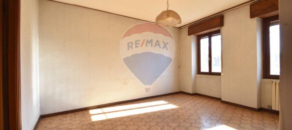 8 rooms House in Casorate Sempione, Italy No. 153908 20