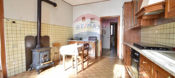 8 rooms House in Casorate Sempione, Italy No. 153908 5