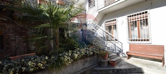 8 rooms House in Casorate Sempione, Italy No. 153908 4