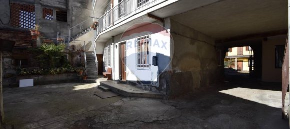 8 rooms House in Casorate Sempione, Italy No. 153908 3