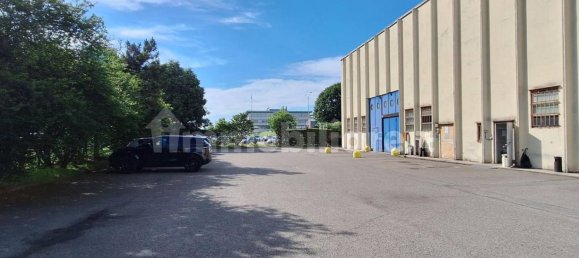 2957m² Warehouse in Baranzate, Italy No. 311102 4