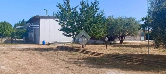 163m² Commercial property in Tortoreto, Italy No. 271770 2