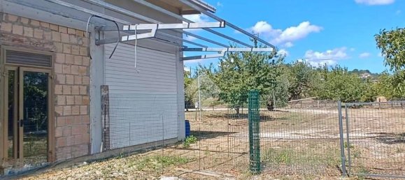 163m² Commercial property in Tortoreto, Italy No. 271770 3