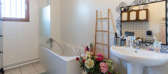 4 bedrooms House in Ballan-Mire, France No. 92914 10