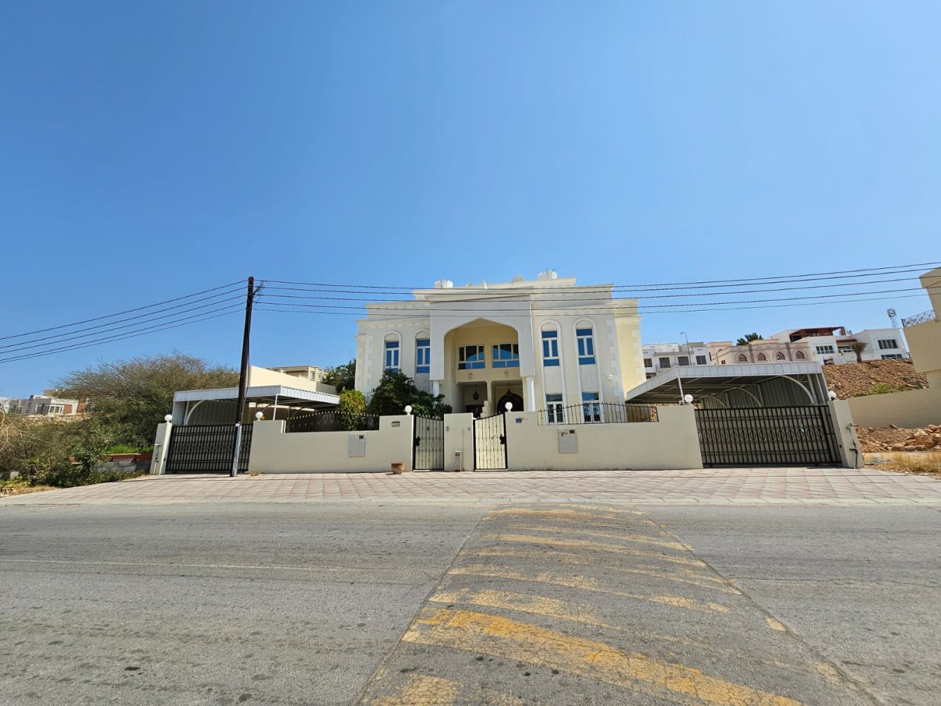 6 bedrooms Villa in Muscat, Oman No. 1219