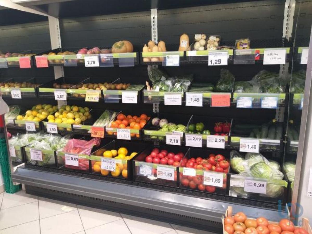 308m² Shop in Faro, Portugal No. 8375