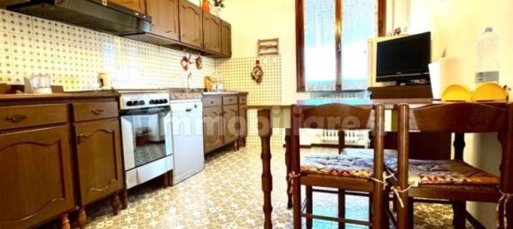 2 bedrooms Apartment in Empoli, Italy No. 361828 4