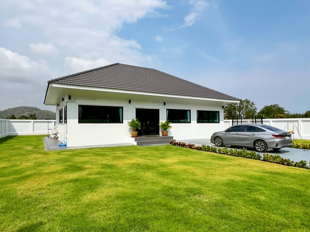 3 bedrooms House in Pran Buri, Thailand No. 74098