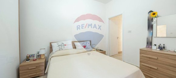 2-salle Appartement à Catania, Italy No. 145388 11