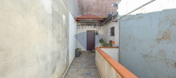 2-salle Appartement à Catania, Italy No. 145388 8