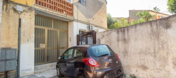 2-salle Appartement à Catania, Italy No. 145388 5