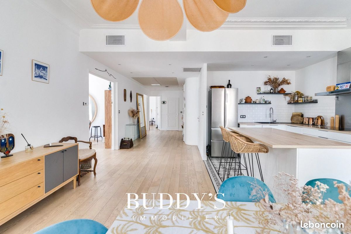 Apartamento de 3 dormitorios en Marseille, France No. 343416