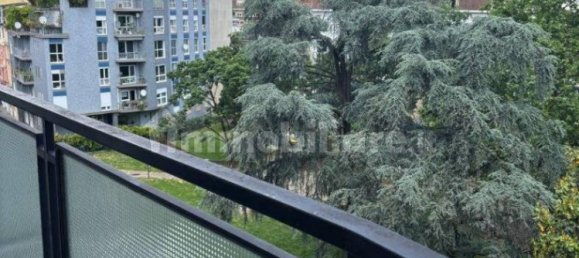 3 bedrooms Apartment in Milan, Italy No. 333171 2