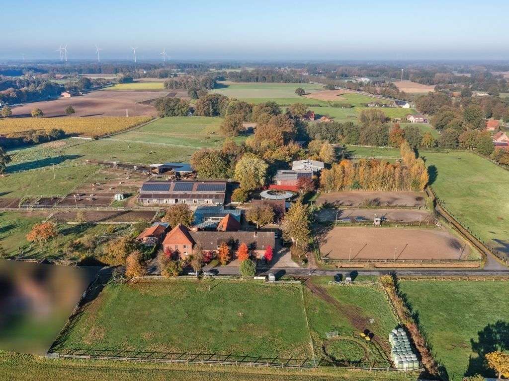 Дом с 12 комнатами в Варендорф, Германия № 220060