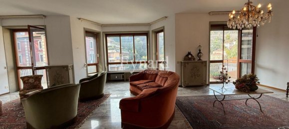 7 rooms Apartment in Bergamo, Italy No. 59420 4