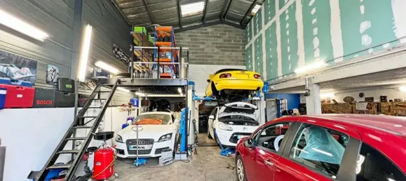 660m² Commercial property in Colomiers, France No. 302426 2