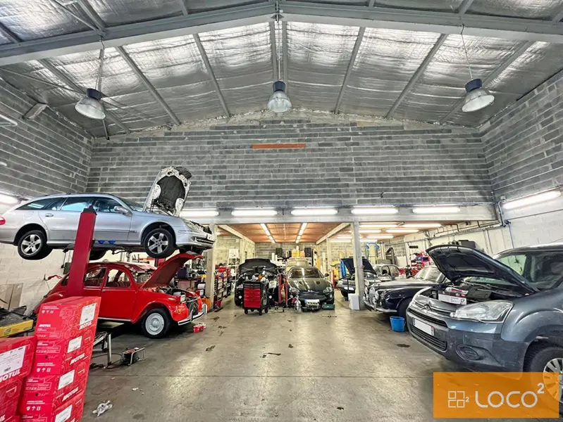 660m² Commercial property in Colomiers, France No. 302426