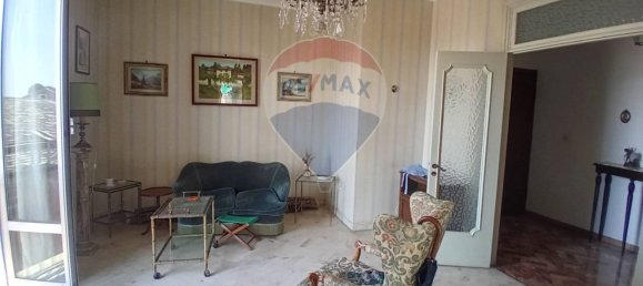 6 rooms Apartment in Genoa, Italy No. 271862 4