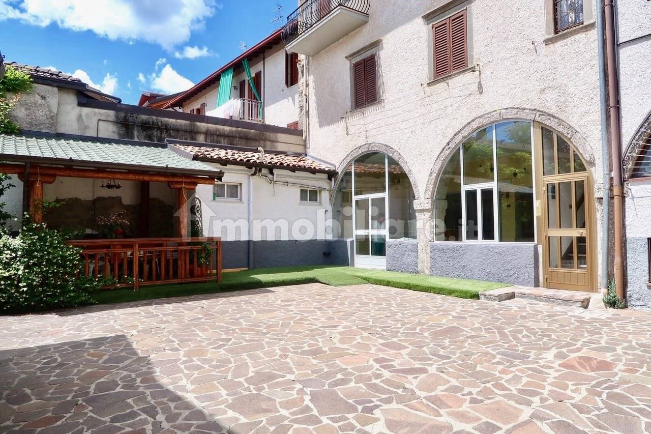 3غرفة عقار تجاري في Castione della Presolana, Italy رقم 87457