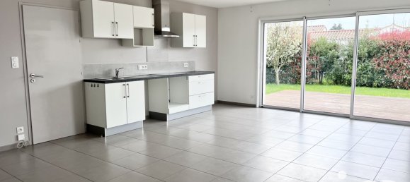 3 bedrooms House in Vendee, France No. 103146 2