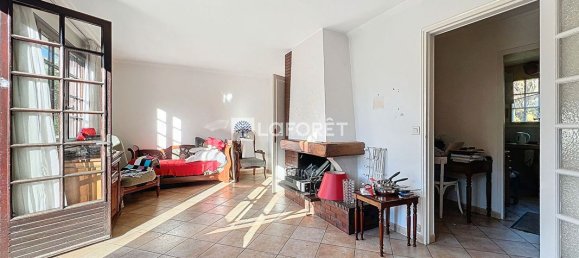 Casa de 2 dormitorios en Saint-Cyr-l'Ecole, France No. 169141 5