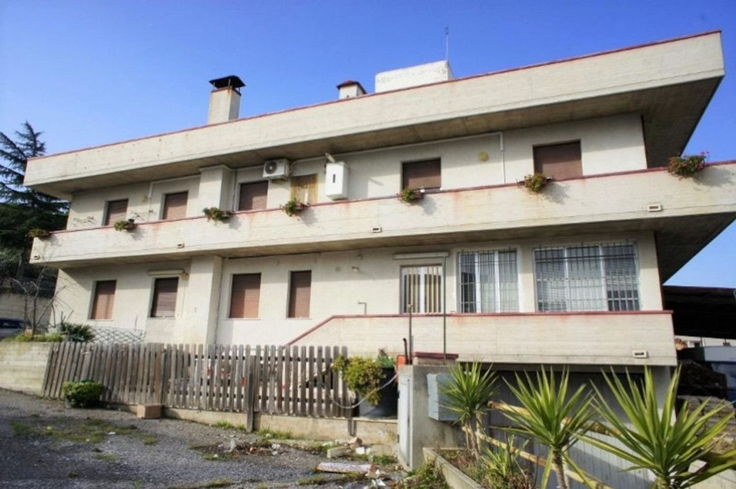 Entrepôt à Acquaviva Picena, Italy 2311m² No. 369895