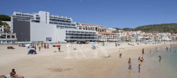 246m² Commercial property in Sesimbra, Portugal No. 64784 2