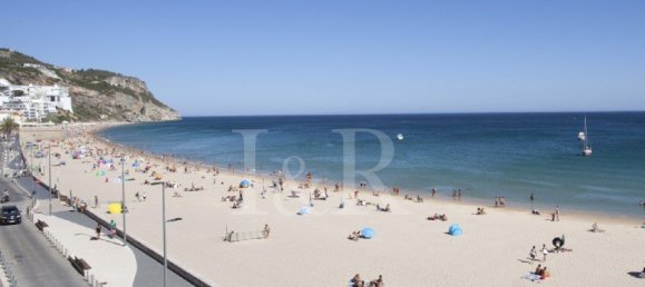246m² Commercial property in Sesimbra, Portugal No. 64784 24