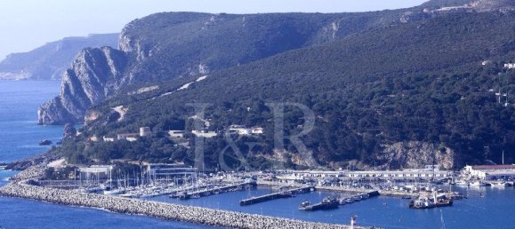 246m² Commercial property in Sesimbra, Portugal No. 64784 4