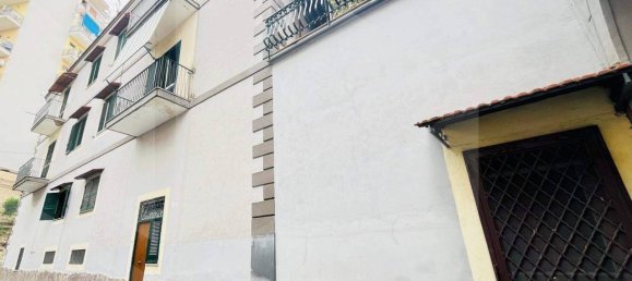 3 rooms Apartment in Naples, Italy No. 31323 4