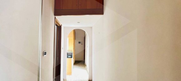 3 rooms Apartment in Naples, Italy No. 31323 5